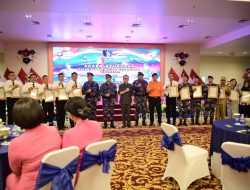 Jalin Sinergi Dengan Kepolisian, Pj Bupati Hani Syopiar Rustam Serahkan Beberapa Penghargaan Dari Kapolda Sumsel Kepada Kades, Bidan, Guru dan Entrepreneur Banyuasin 